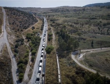 Σκηνές εξαθλίωσης στο ΧΥΤΑ Φυλής - Ουρές χιλιομέτρων από γεμάτα απορριμματοφόρα! (φωτό)